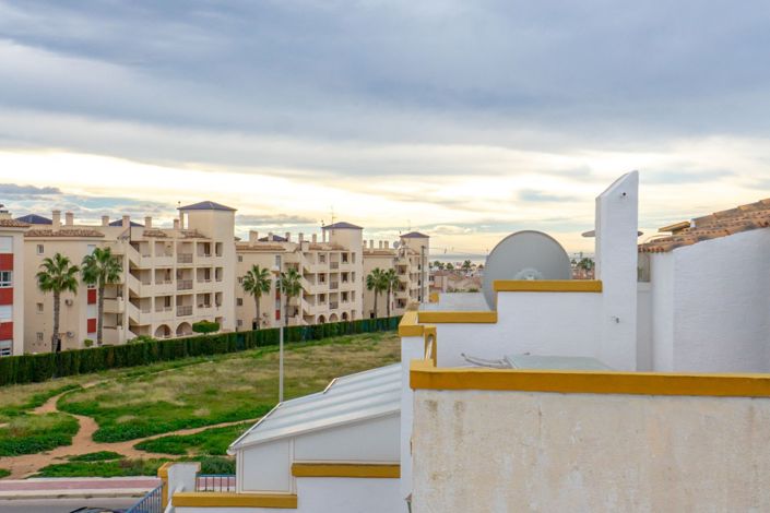 Image No.20-3 Bed Townhouse for sale