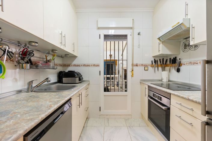 Image No.8-3 Bed Townhouse for sale