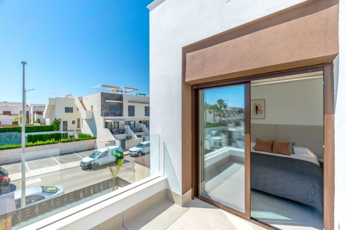 Image No.29-3 Bed Villa for sale