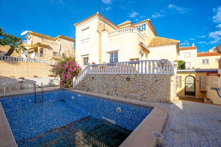 Image No.2-3 Bed Villa for sale