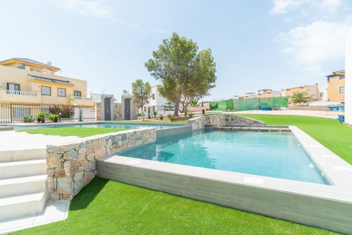 Image No.11-3 Bed Property for sale