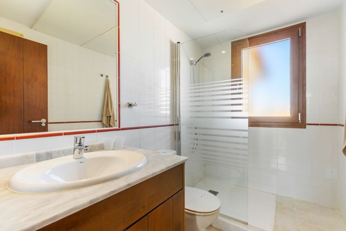 Image No.16-2 Bed Property for sale