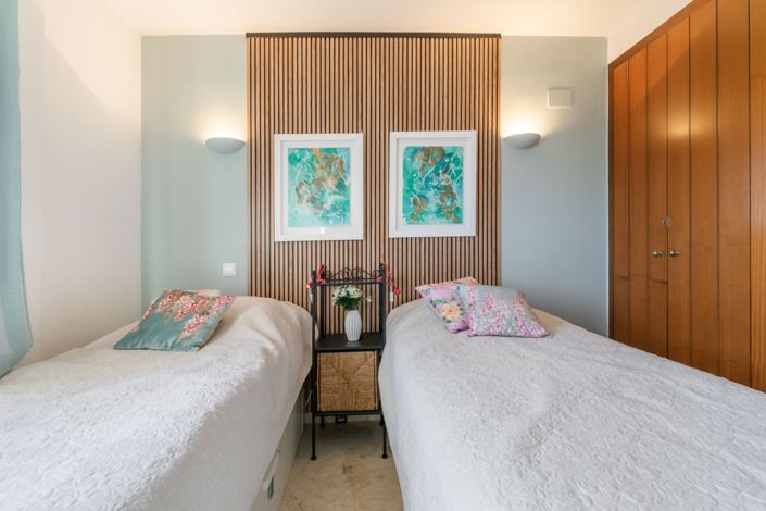 Image No.17-2 Bed Property for sale