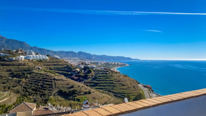 Image No.12-2 Bed Property for sale