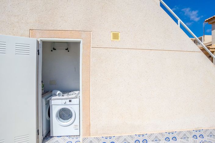 Image No.25-2 Bed Townhouse for sale