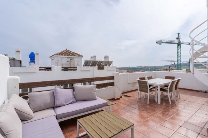 Image No.10-2 Bed Property for sale