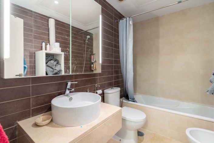 Image No.17-2 Bed Property for sale