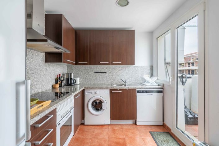 Image No.5-2 Bed Property for sale