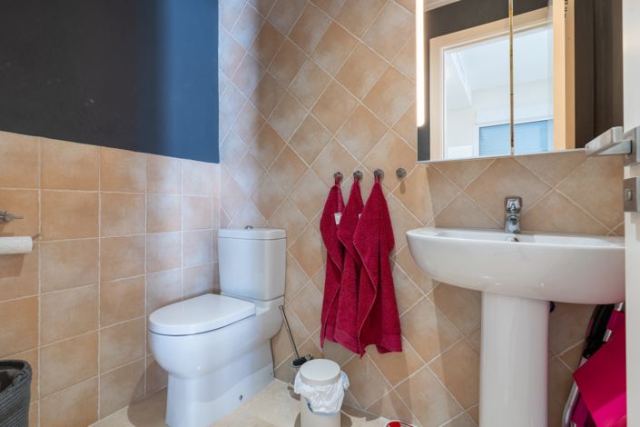 Image No.8-2 Bed Property for sale