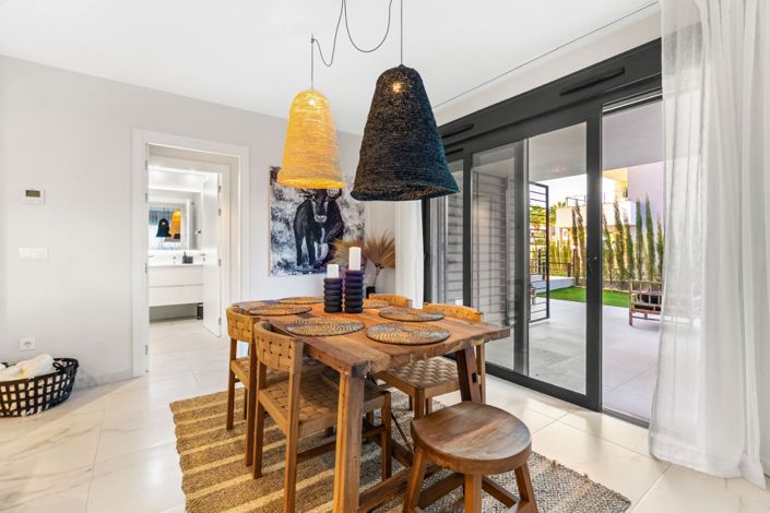 Image No.10-2 Bed Property for sale