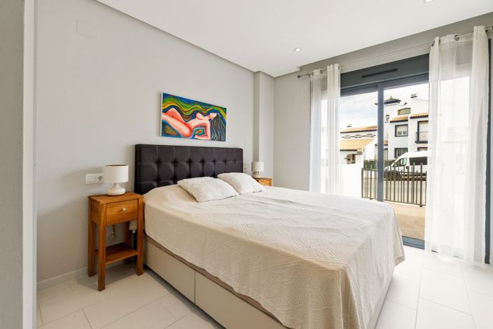 Image No.14-2 Bed Property for sale