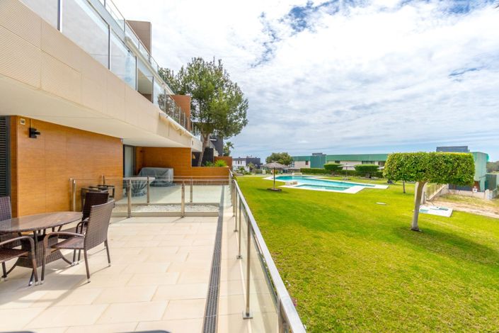 Image No.25-2 Bed Property for sale