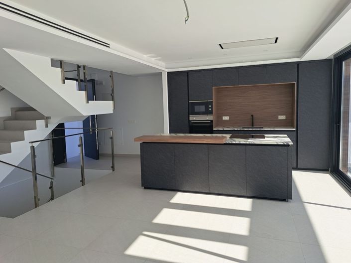 Image No.2-3 Bed Villa for sale