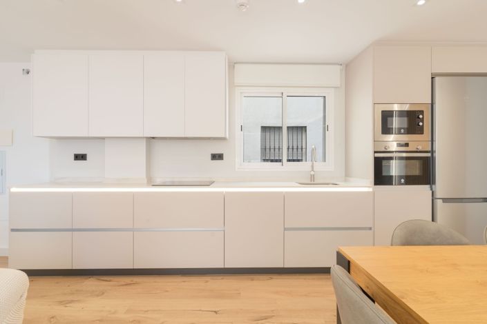 Image No.10-3 Bed Property for sale