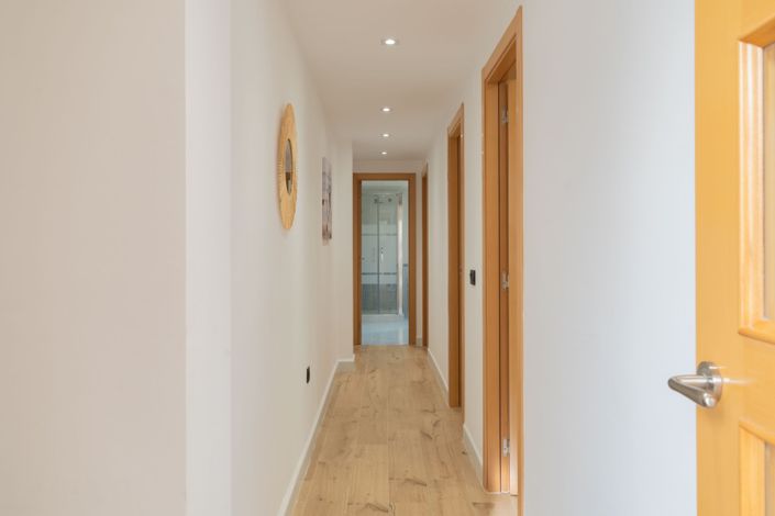 Image No.19-3 Bed Property for sale