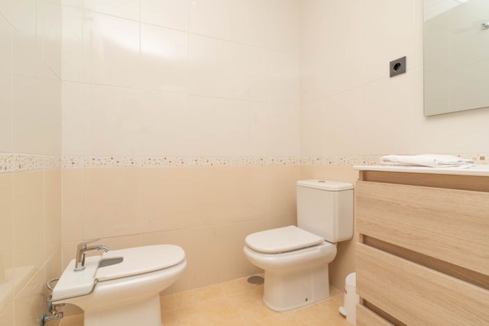 Image No.24-3 Bed Property for sale