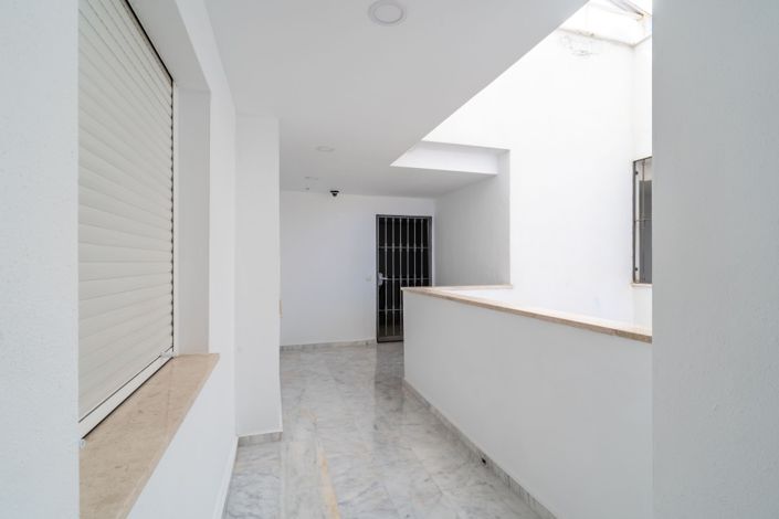 Image No.27-3 Bed Property for sale