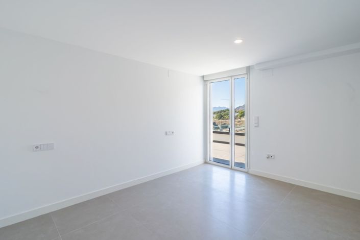 Image No.19-3 Bed Property for sale