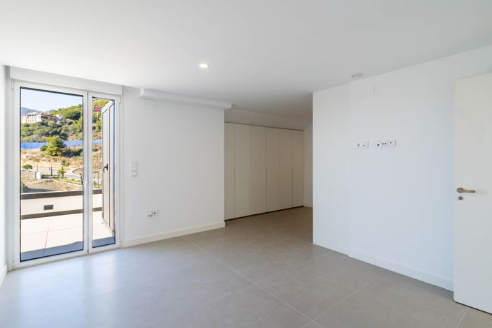 Image No.20-3 Bed Property for sale