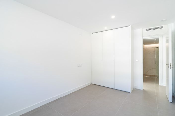 Image No.22-3 Bed Property for sale