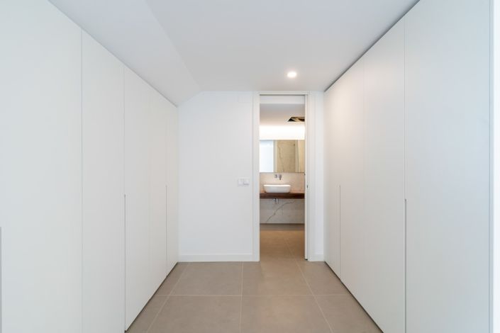 Image No.27-3 Bed Property for sale