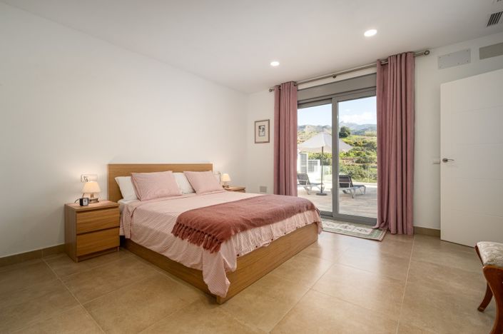 Image No.15-4 Bed Villa for sale