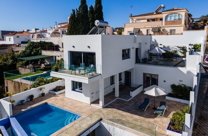 Image No.2-Villa de 4 chambres à vendre à Nerja