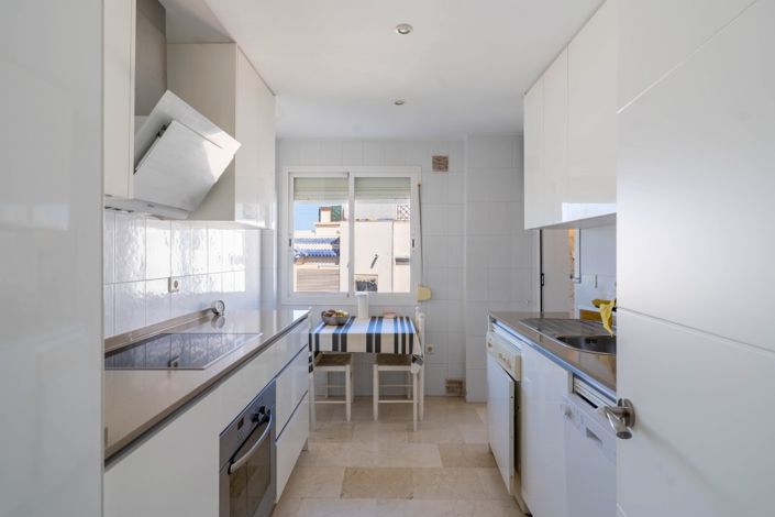 Image No.10-2 Bed Property for sale