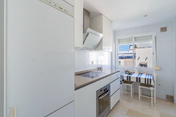 Image No.11-2 Bed Property for sale