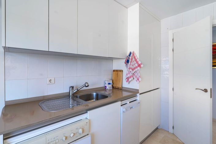 Image No.12-2 Bed Property for sale