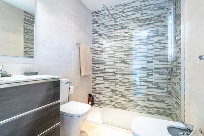 Image No.16-2 Bed Property for sale