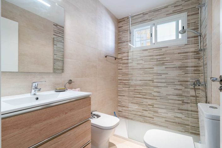 Image No.18-2 Bed Property for sale