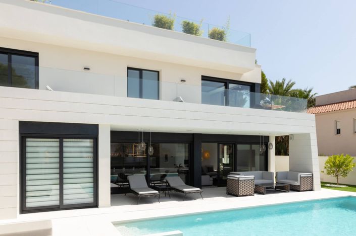 Image No.2-4 Bed Villa for sale