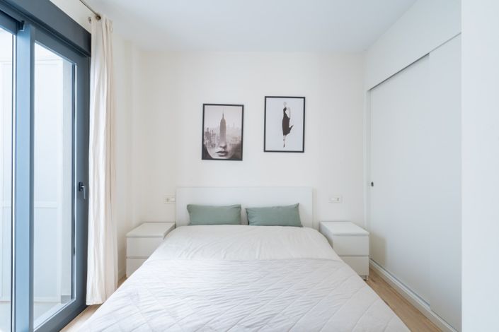 Image No.10-2 Bed Property for sale