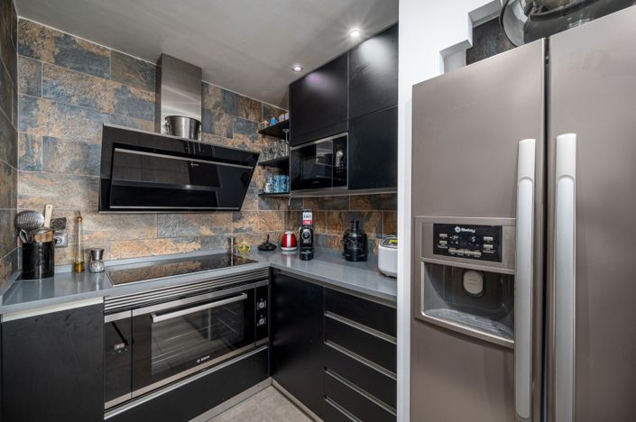 Image No.12-3 Bed Property for sale