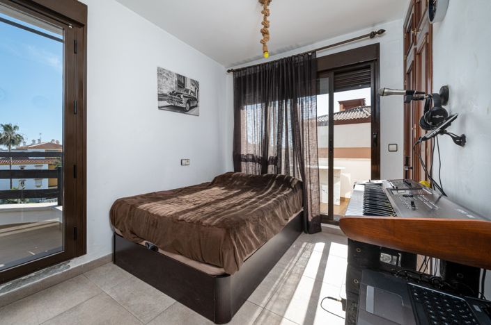 Image No.13-3 Bed Property for sale