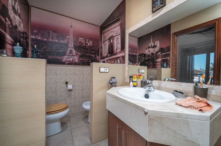 Image No.17-3 Bed Property for sale