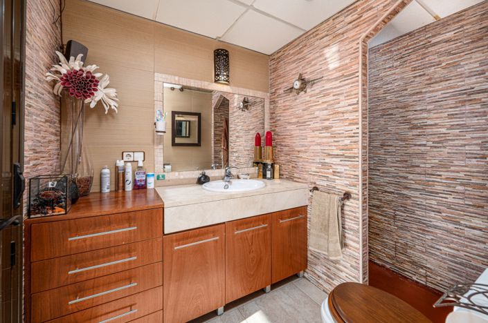 Image No.19-3 Bed Property for sale