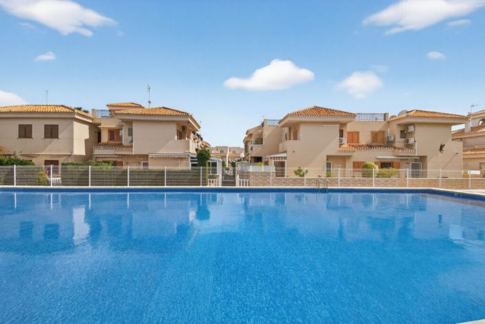 Image No.23-2 Bed Semi-Detached for sale