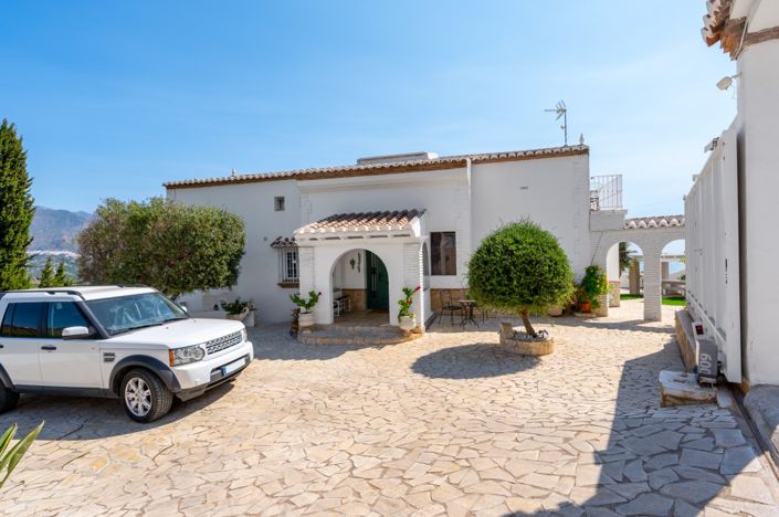 Image No.12-13 Bed Villa for sale