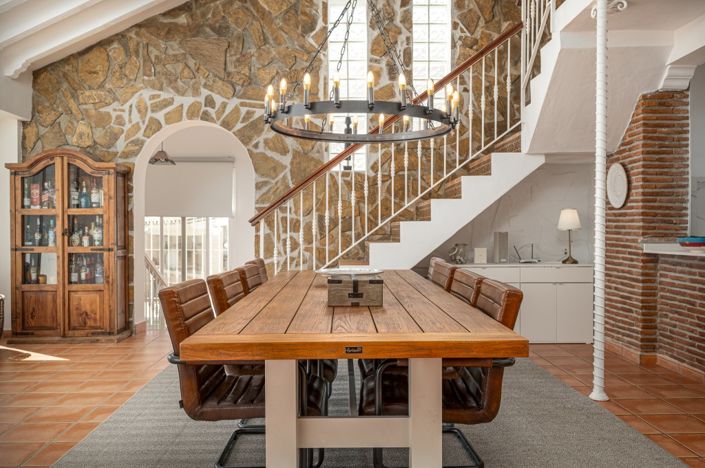 Image No.15-13 Bed Villa for sale