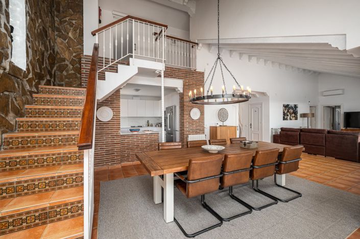 Image No.16-13 Bed Villa for sale