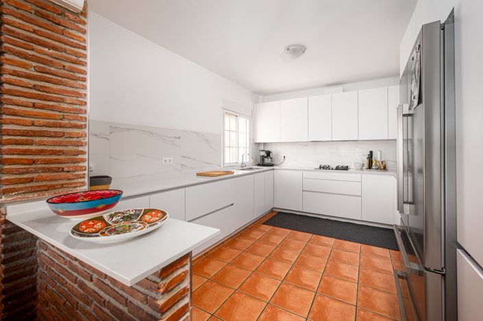 Image No.17-13 Bed Villa for sale