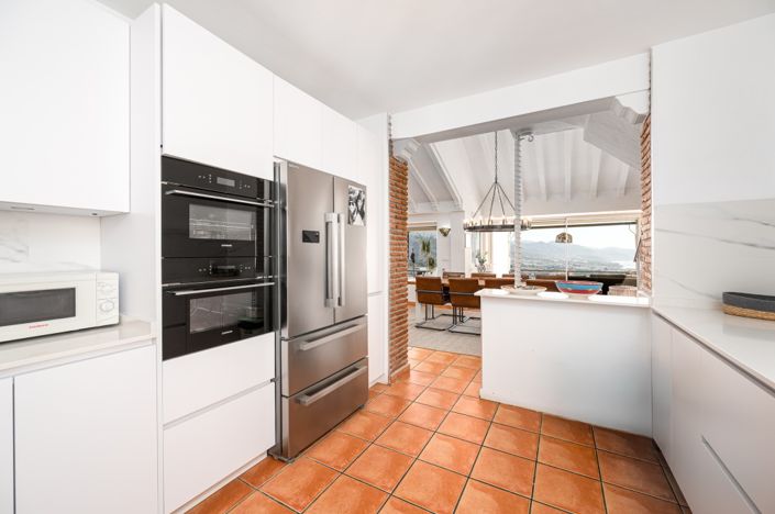 Image No.18-13 Bed Villa for sale