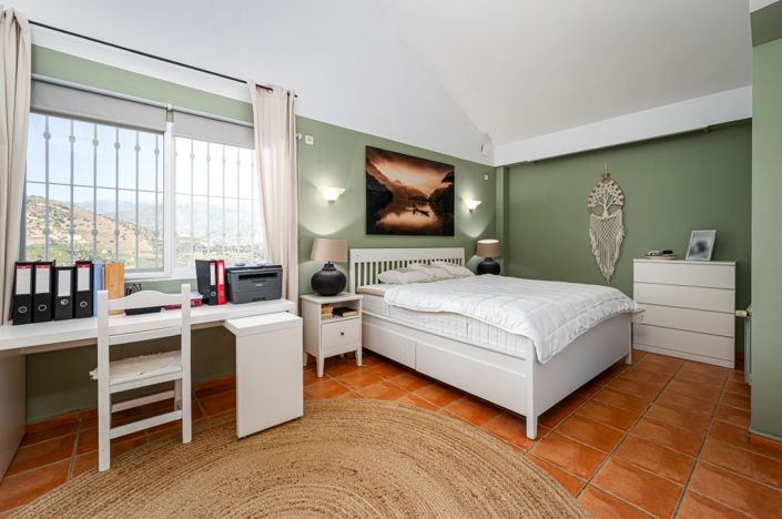 Image No.19-13 Bed Villa for sale