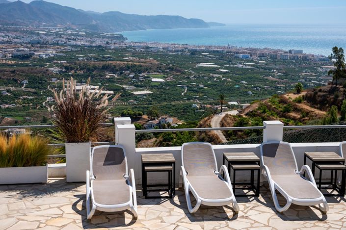 Image No.2-13 Bed Villa for sale