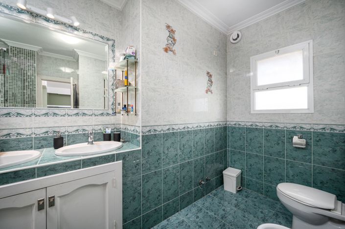 Image No.20-13 Bed Villa for sale