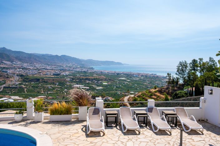 Image No.3-13 Bed Villa for sale