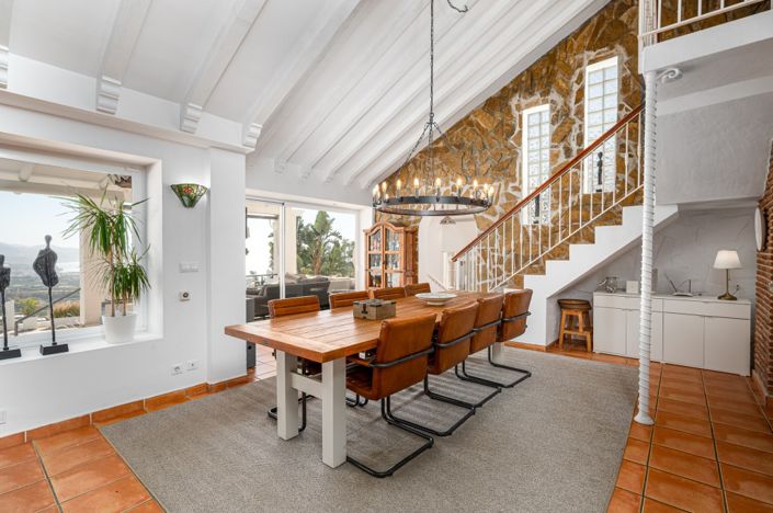 Image No.30-13 Bed Villa for sale