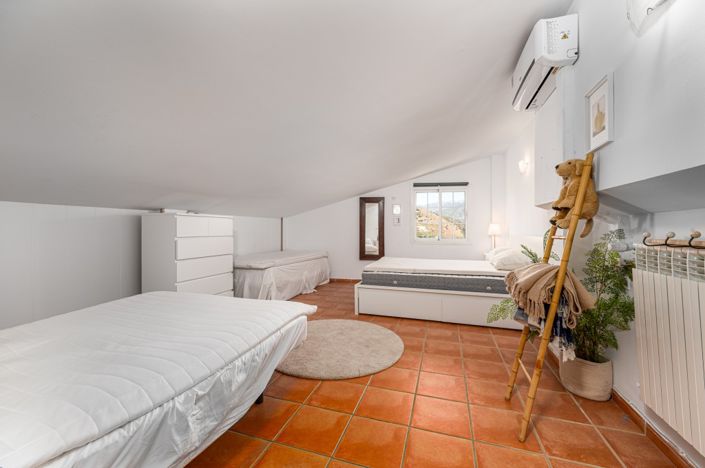 Image No.34-13 Bed Villa for sale